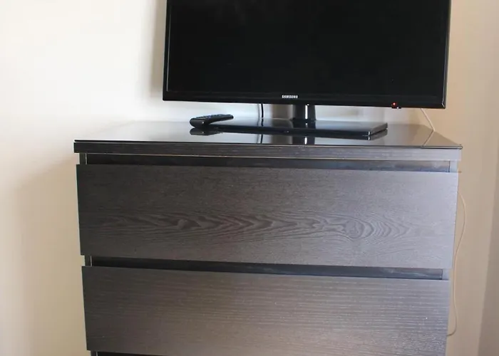 Modern 1br For 4 - Great For Long Stays, 10 Min To Attractions Apartment